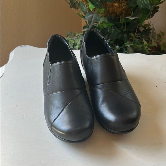 Abeo Carin Black Leather Textured Slip-On Shoes Size 9.5 EUC - Picture 1 of 12